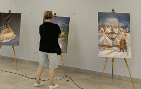 Картини-двозори Олега Шупляка представили у будинку культури