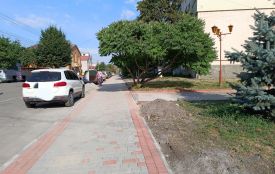 На перехресті Героїв Майдану і вулиці Чумацький шлях оновили тротуар