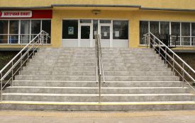 У Козятинські ЦРЛ відремонтували сходи та встановили сучасний підйомник