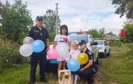 У День знань козятинські поліцейські нагадали дітям про безпеку та проявили турботу до першокласниці