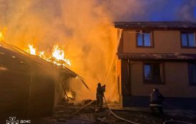 Російська атака спричинила пожежу на Вінниччині: пошкоджений житловий будинок