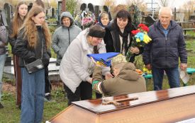 Козятинська громада попрощалася з Захисником Сергієм Дерябіним
