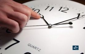 У ніч на 25 жовтня українці переведуть годинники: що варто знати