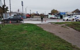 ДТП у Козятині Автомобіль наїхав на підлітка, що стояв на зупинці