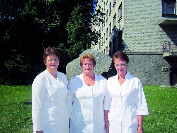 Старші сестри медичні Валентина Вікарчук, Лідія Самойлова та Тетяна Нечипорук