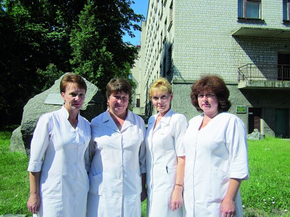 Колектив неврологічного відділення Тетяна Нечипорук (Старша сестра медична), Тетяна Гринюк (Сестра медична), Тамара Вітюк (Завідуюча неврологічного відділення), Олеся Семенюк (Сестра медична)